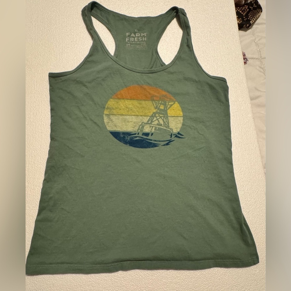 Fitted Green Tank Top with Vintage Graphic
